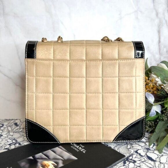 Authentic CHANEL CC Lambskin Patent Chocolate Bar Flap Bag Chain Beige Black - Picture 12 of 15